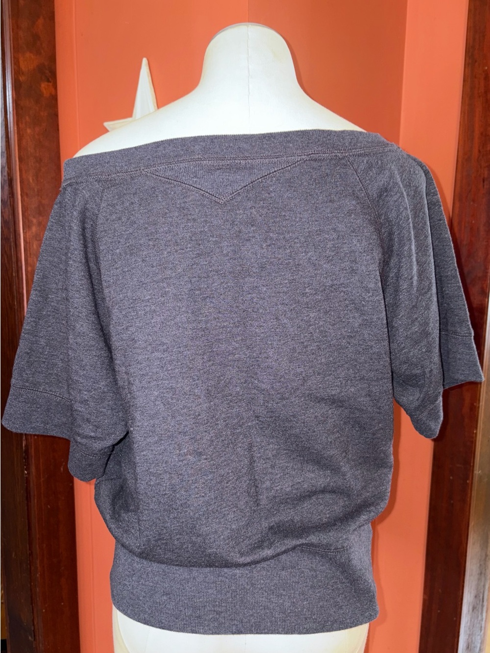 Victorias Secret Sexy Sport Y2K Grey Off-Shoulder Short Sleeve Pullover Top - Picture 3 of 6